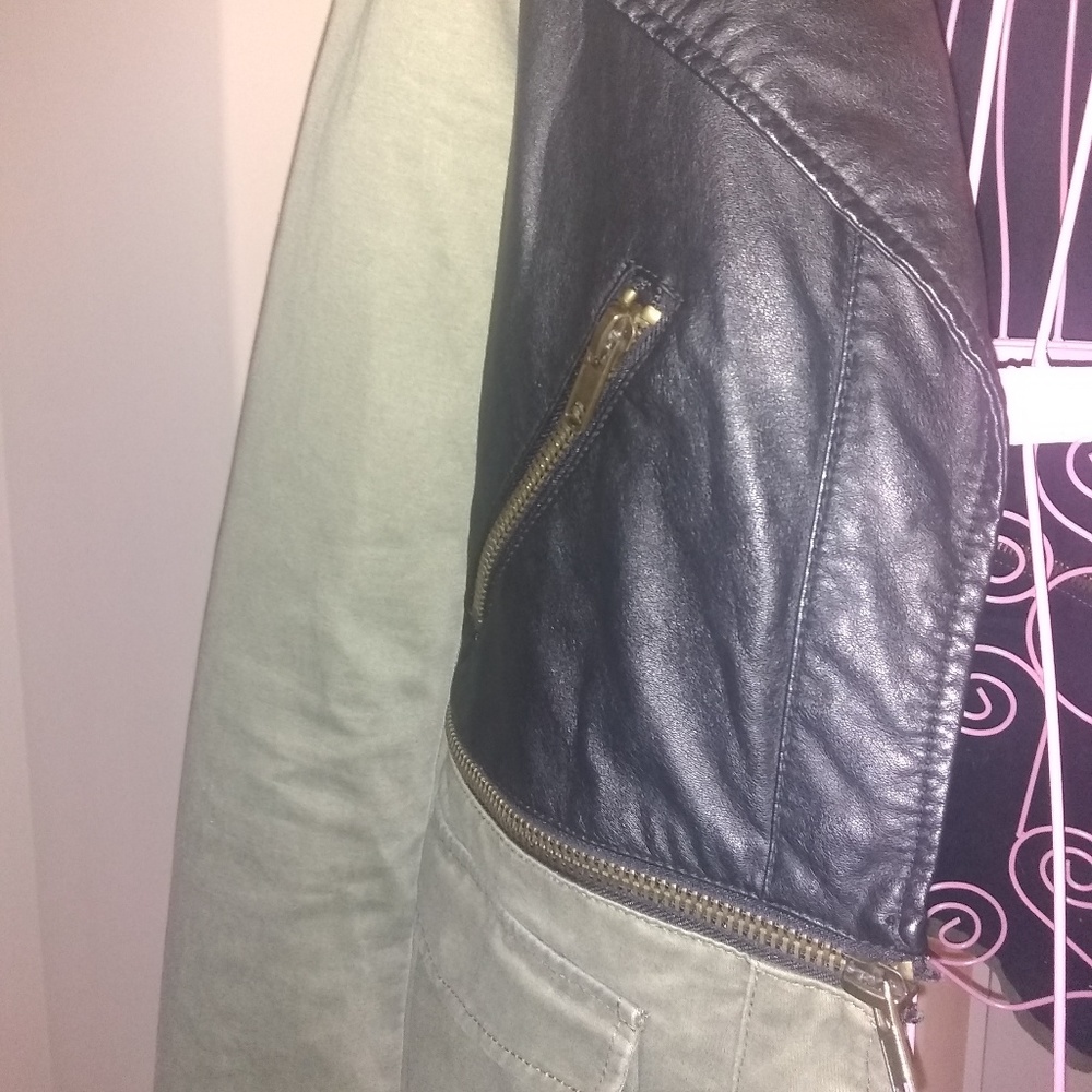 Jacket, small - Picture 3 of 6